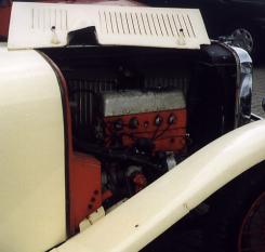 Unrestaurierter Motor von der Zündkerzenseite aus. Unrestaurierter Motor von der Zündkerzenseite aus.